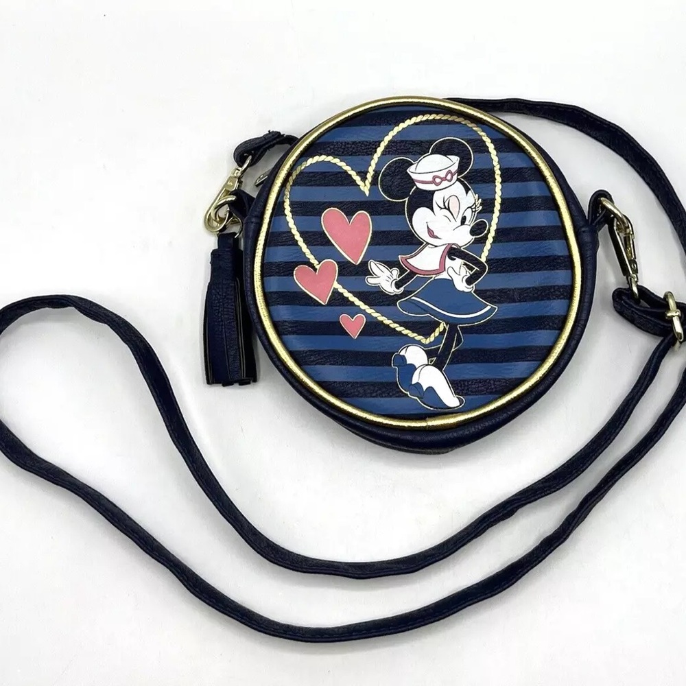 • disney purse •
